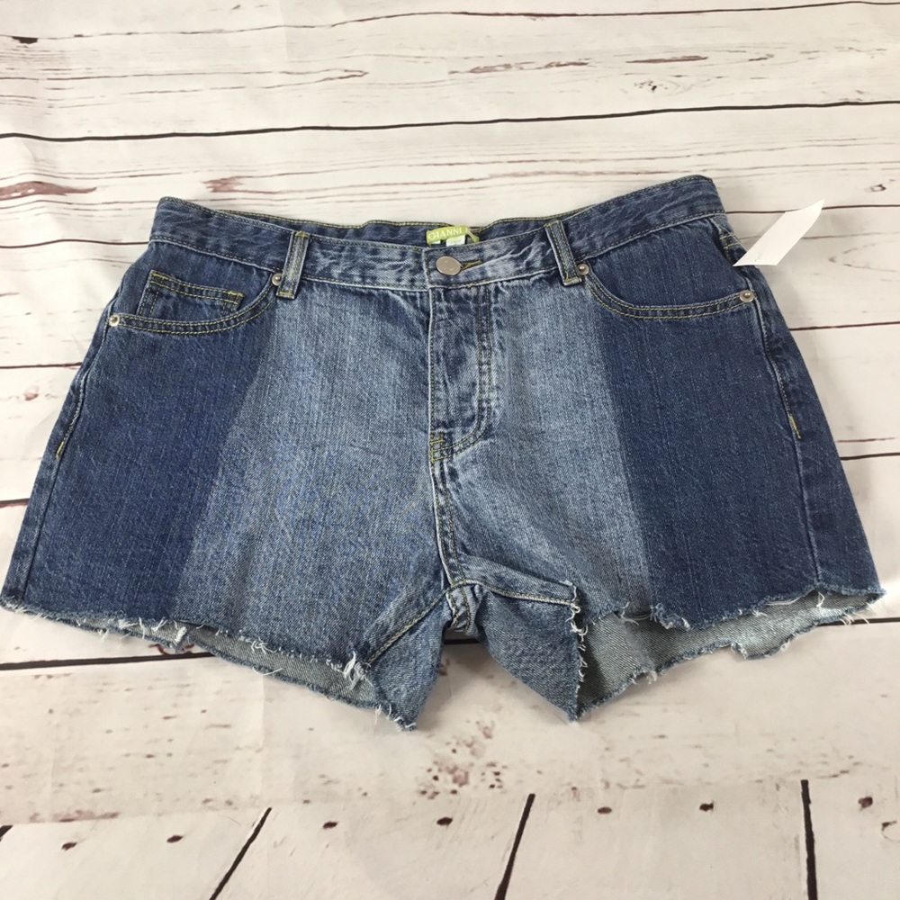 NWT Button Fly Two Toned Denim Shorts. Size‎ Medium
